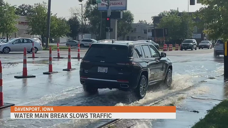 Intersection in Davenport flooded after water main break