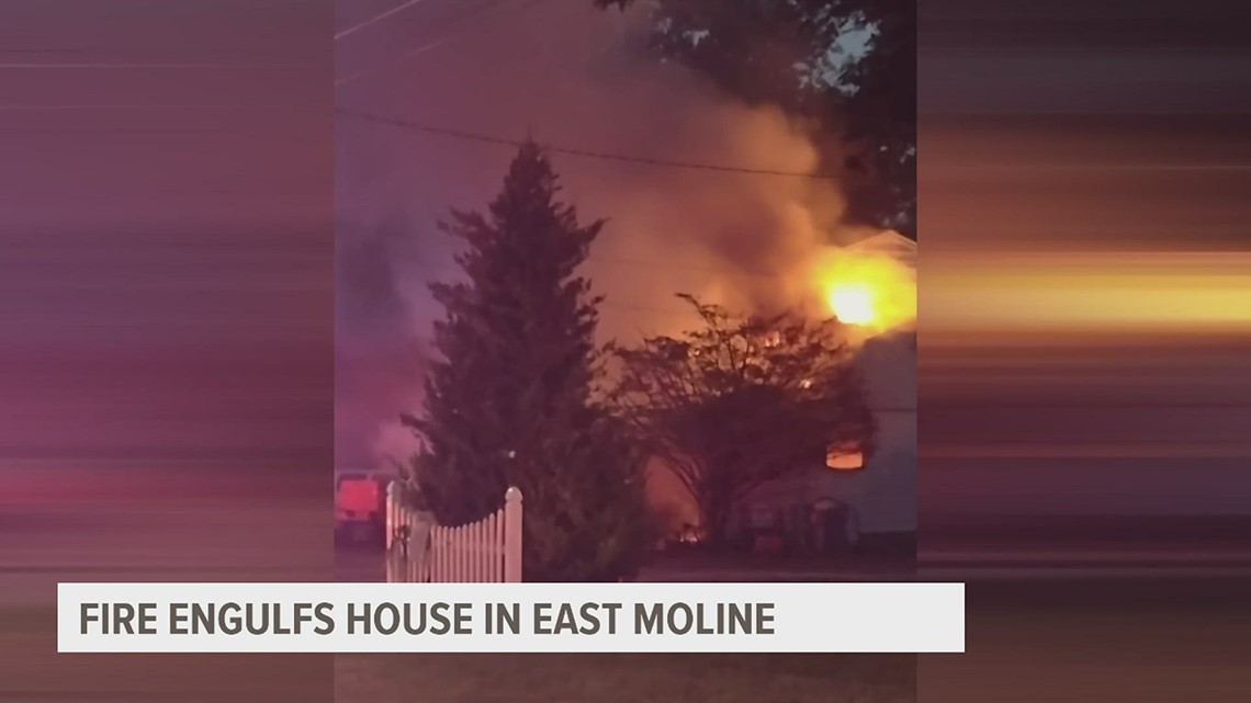 WATCH: Residents jump off balcony to flee East Moline house fire